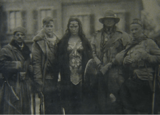 the-new-wonder-woman-trailer-is-out-and-its-wonderful-326x235